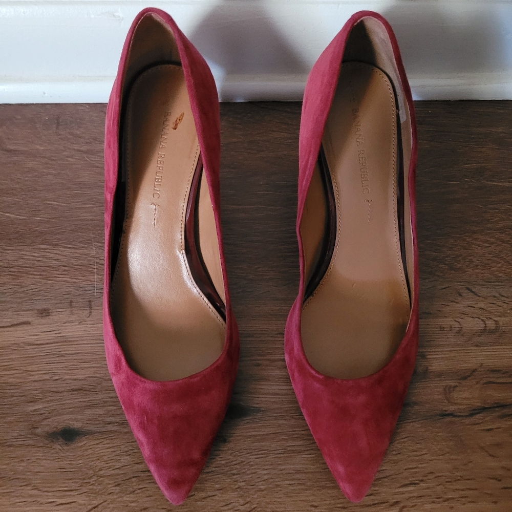 Banana Republic - Women's Size 9 Wine Colored Suede Pumps